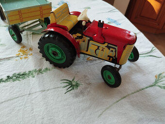 Staré hračky,plechový traktor Zetor 25 KDN na klíček 70.léta - 7