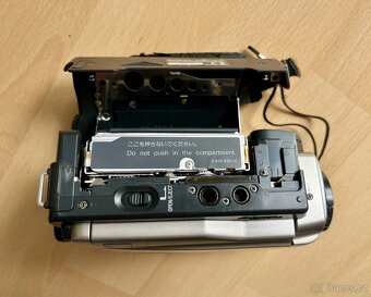 Videokamera SONY DCR-TRV10E Video8/Hi8/Digital8 - 7