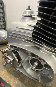 Jawa 250 panelka motor - 7