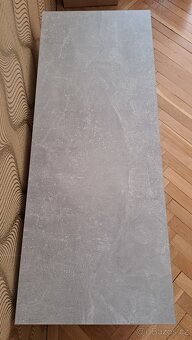 Stolek pod TV / konferenční stolek s kolečky - imitace beton - 7