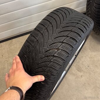 Alu kola Audi, 225/50 R17, zánovní pneu Nexen 8mm - 7