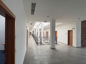 Pronájmu kanceláře + možnost pronájmu skladů. - 7