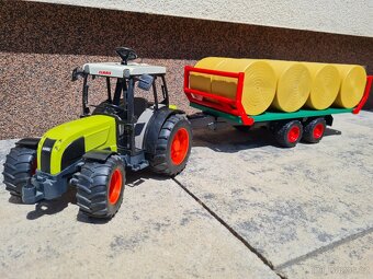 Bruder traktor + balíkovač + vlek na balíky - 7