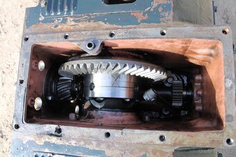 Zetor 7211 7245 rozvodovka diferenciál - 7