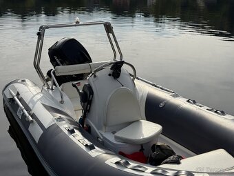 Motorový člun Rib - 7