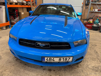 Ford Mustang, 4,0L manuál - garážovaný - 7