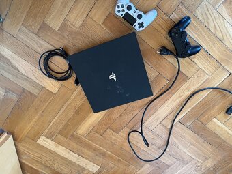 PlayStation 4 Pro (1TB) - 7