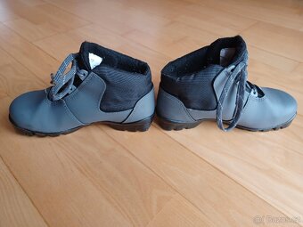 Prodám dětské běžky včetně bot - 7