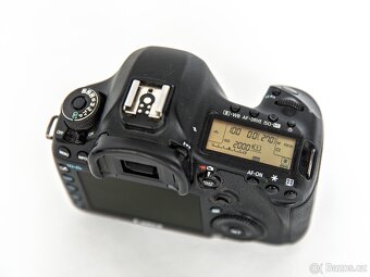 Canon EOS 5D Mark III s objektivem - 7