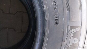 Prodám 2 pneu Michelin 225/75/16 CP - 7