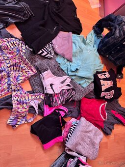 Prodám komplet oblečení, většinou značkové cca 9let - 7