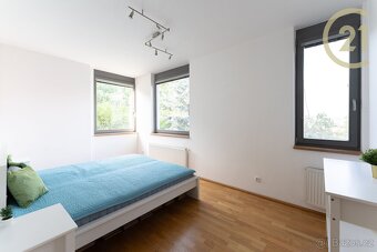 Nadstandardně prosvětlený byt 3+kk s garážovým stáním v p... - 7
