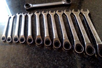 motorova pila-dilna , garaž - 7