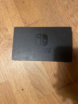 Nintendo Switch + 2 hry + 4x Joy-Con + příslušenství - 7