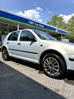 Volkswagen Golf 4 1.6 - 7