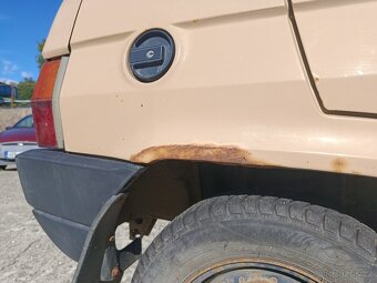 Škoda Favorit r. v. 1990 + druhý skelet auta zdarma - 7