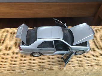 Model Mercedes Benz C 36 AMG 1:18 - 7
