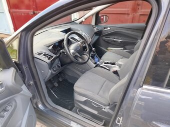 Prodám Ford Grand C Max, 7 míst, 77kW, 1,6 benzín - 7