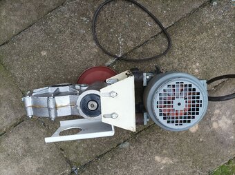 Prodám motor s převodovkou z mandlu - 7