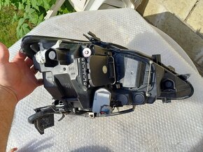 Lexus IS 220d / 250 světlomet halogen - 7