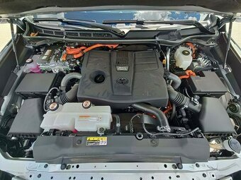 Toyota Sequoia 2024 - 7