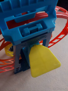 Hot Weels Track Builder - vystřelovací auto - trojitá smyčka - 7