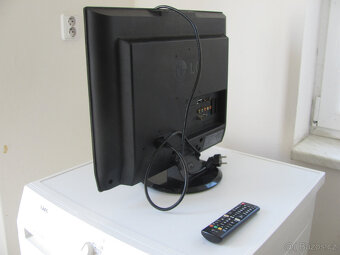 MALÁ LCD TV LG - 22" - 55cm - 7
