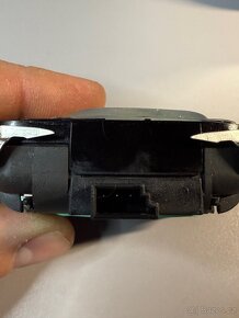 Zpětné zrcátko a dešťový senzor Ford Kuga - 7