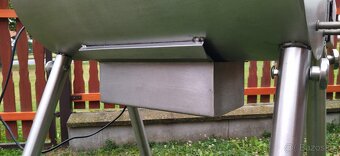 Nerezový gril na kýtu - 7