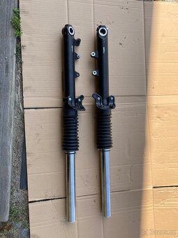 Brixton Cromwell 1200 přední tlumiče KYB - 7