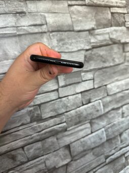 iPhone Xr 64 Gb - 7