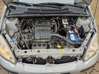 Toyota Yaris 1.0 - 7