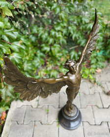 Velká luxusní bronzová socha - muž s andělskými křídly - 7
