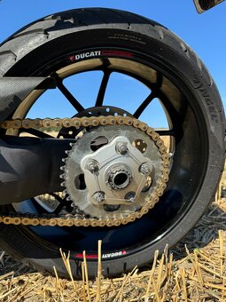 Ducati hypermotard 796 - 7