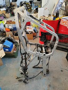 SUZUKI GSX-R 750 GR75A náhradní díly - 7