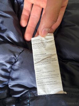 Modrá prošívaná bunda s kapucí – lehká a pohodlná - 7