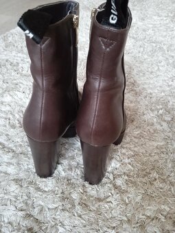 Hnědé polokozačky zn. Guess, vel. 38 - 7