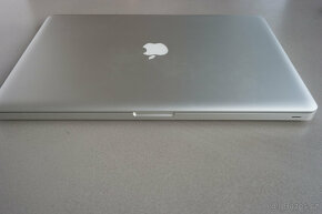 Apple MacBook Pro 17" Intel Core i7 2.2 GHz, 16 GB RAM - 7