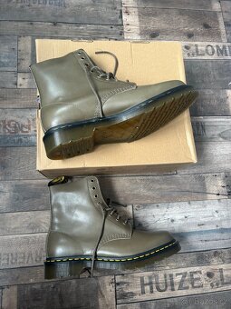 Dr. Martens - 7