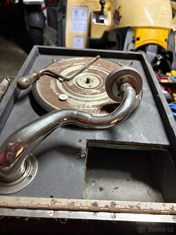 Kufříkový gramofon na kliku - 7