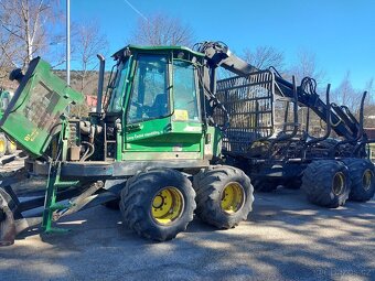 Vyvážecí traktor J. Deere 810 D - 7