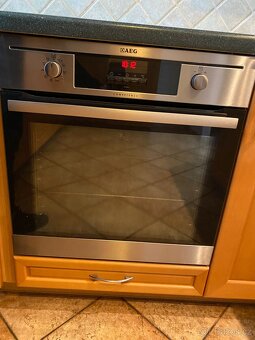 Moderní kuchyňská linka se spotřebiči - 7