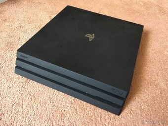 Playstation 4 Pro 2TB SSD Samsung dva ovladače hry - 7