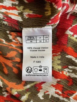 Dlouhé letní šaty s výstřihem do V - 7