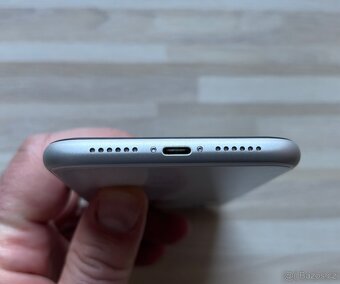 iPhone XR 64 GB bily - 7