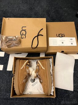 Ugg - 7
