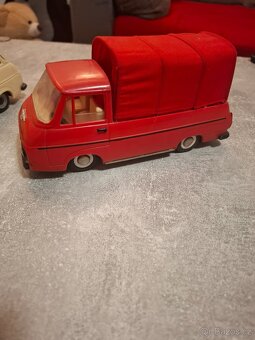 Retro hračky,škoda 1203 - 7
