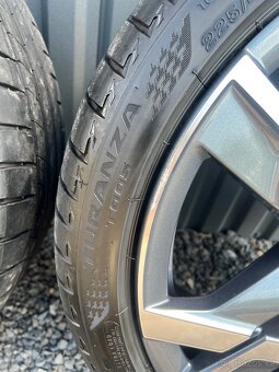 Original ALU kola R19 Škoda vč pneu Bridgestone - 7