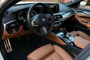 BMW 530e Touring xDrive °M-packet°Laser°V Zaruke do 6/2026 - 7
