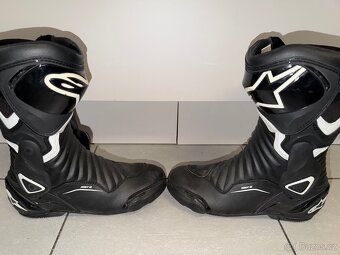 Prodám výbavu (helma, boty, zámek, batohy (dohoda)) - 7